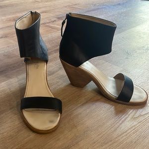 Kookaburra by Ugg Black and Tan sandals, heels